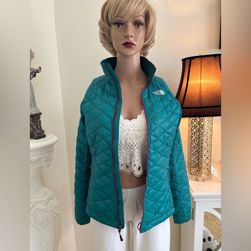 The North Face Women's Teal Quilted Puffer Jacket - Picture 7 of 12